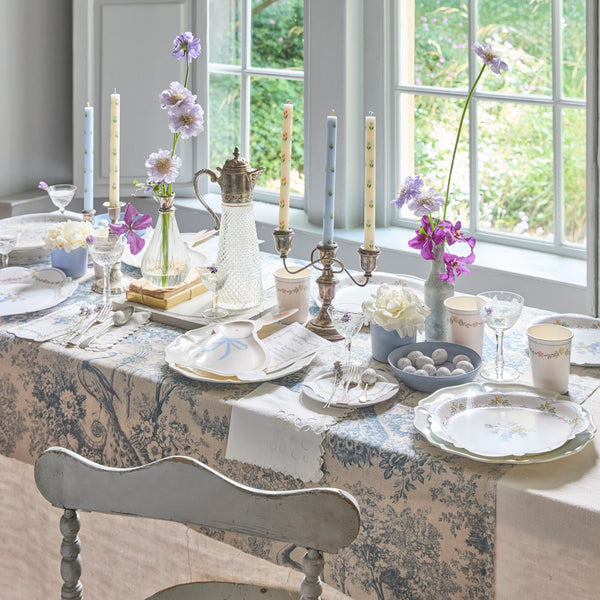 Our party cups, made from high-quality paper, feature a charming chintz-style design, and are suitable for hot and cold drinks. Image2