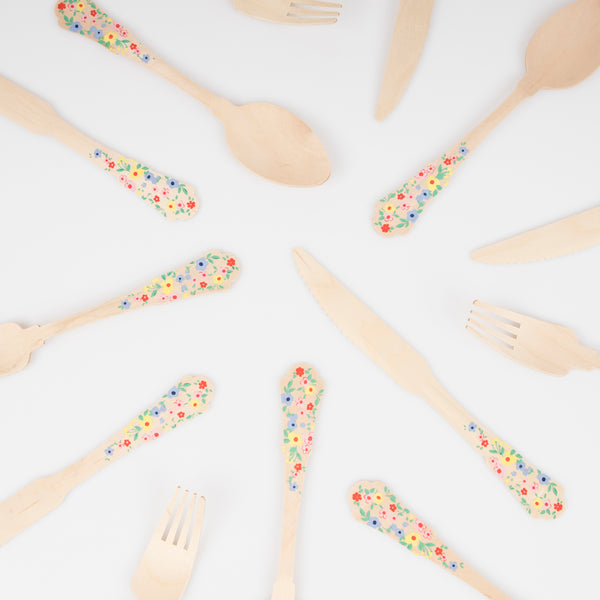 If you're looking for disposable cutlery that looks amazing then you'll love our wooden cutlery with floral printed handles. Image7