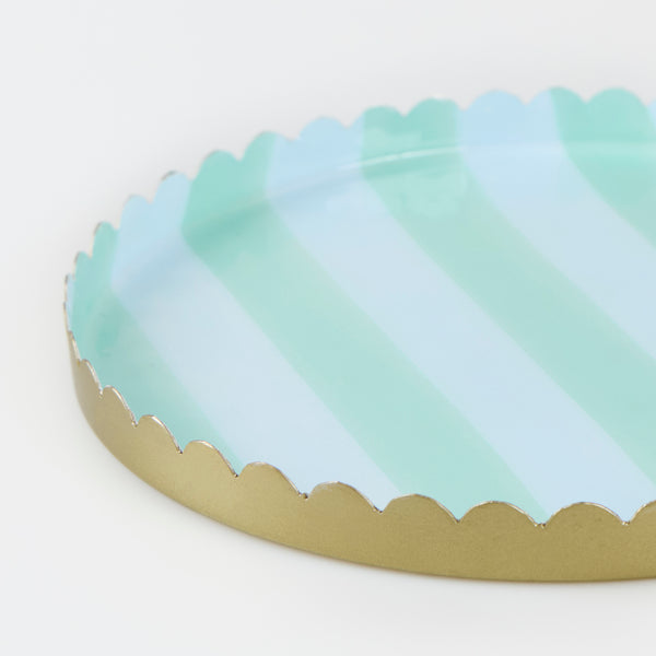 Use our enamel tray, made from metal with a clear enamel coating, with pastel blue and yellow stripes, to hold your accessories in style. Image3