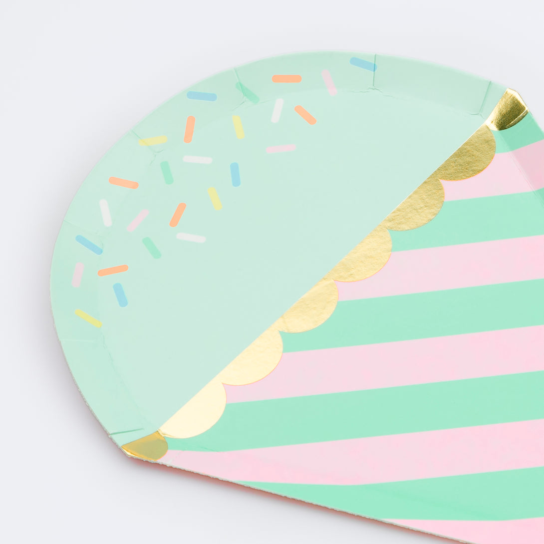 Our ice cream plates, made from high quality paper, are ideal for BBQs, picnics, beach parties, pool parties and summer birthday parties.