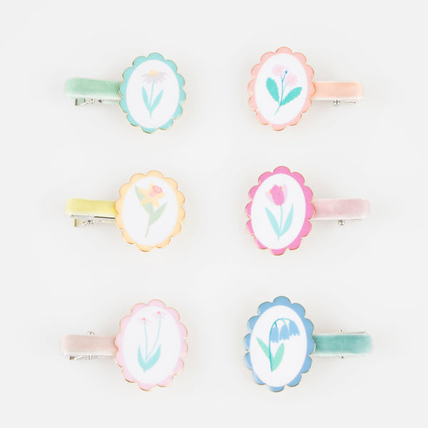 Our charming hair clips, with pretty pastel flower cameos, make great party bag gifts. Image2