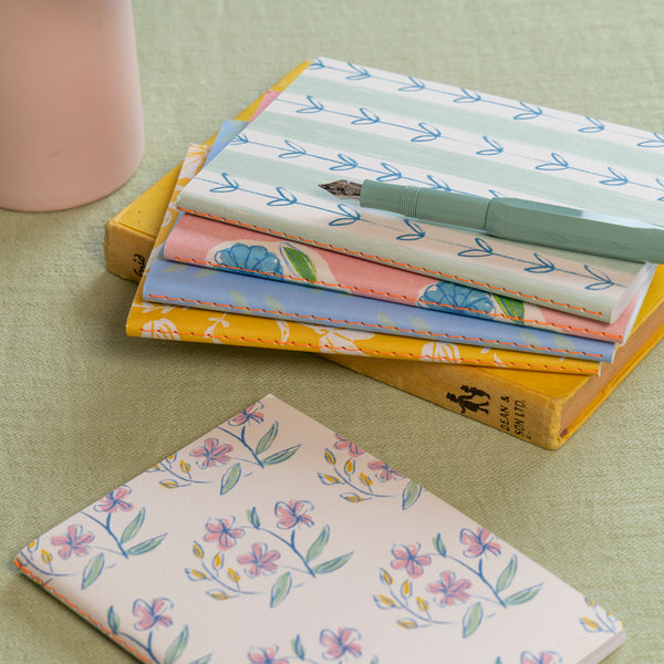 Our floral notebooks, with lined pages, are presented in a floral printed card box, the perfect gift for writers and creative kids and adults. Image2