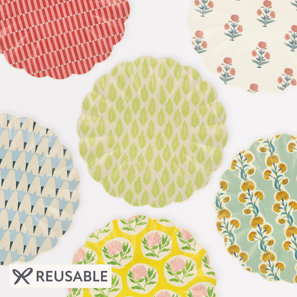 Our recycled plastic plates feature beautiful designs from printmaker Molly Mahon. Image1
