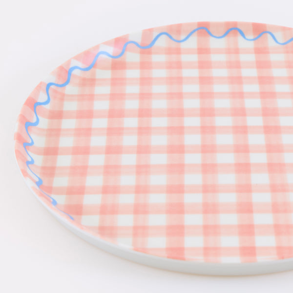 Our reusable plates feature a summery gingham print design in six pretty colours, ideal for picnics, garden parties, baby showers or birthdays. Image2