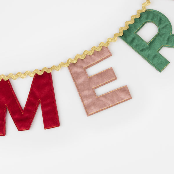 Our Christmas party set includes striped paper plates, cups and napkins, and a luxury velvet garland.  Image3
