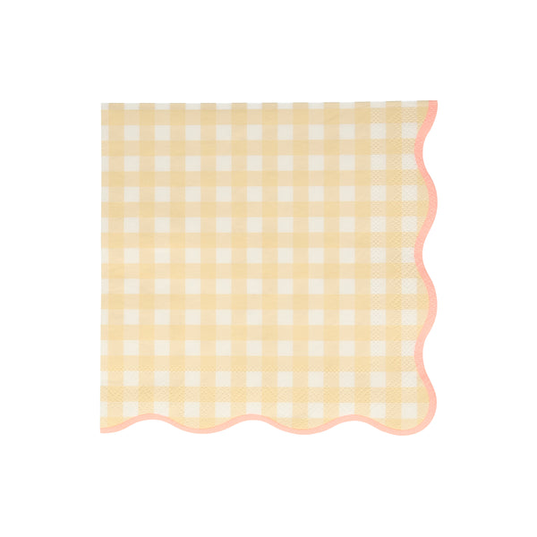 Our disposable napkins with a gingham print and scalloped edge will look amazing on your party table. Image4