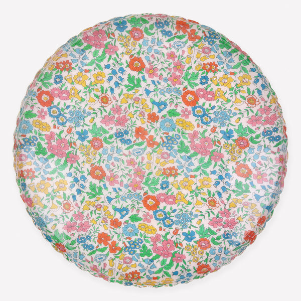 Serve drinks or snack, or display accessories or decorative items on our pretty metal tray with a charming Liberty design, a great hostess gift. Image1