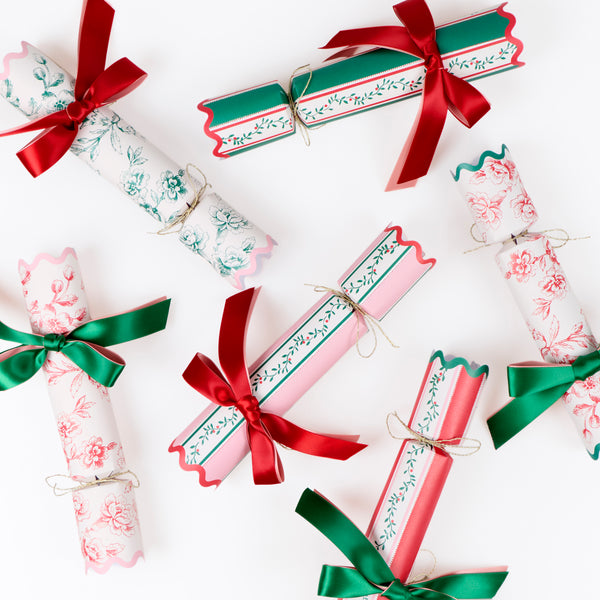 Our Christmas tableware set has an elegant Toile de Jouy print on plates, cups, napkins, crackers and a beautiful paper garland. Image6