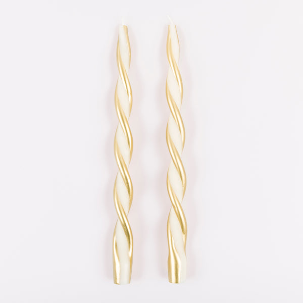 Use our ivory and gold candles, with a stunning twisted design, to add elegance to your Christmas decor. Image3