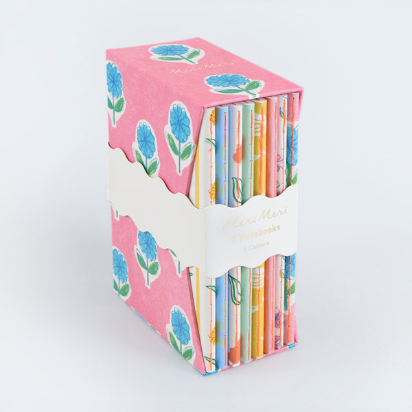 Our floral notebooks, with lined pages, are presented in a floral printed card box, the perfect gift for writers and creative kids and adults. Image1