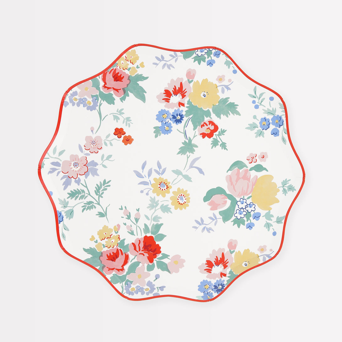 Our vintage floral side plates are ideal for a tableware setting for afternoon tea or a garden party.