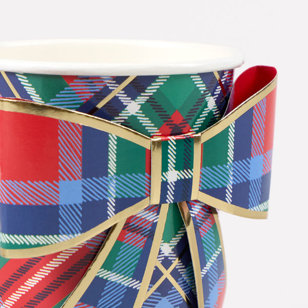 Our Christmas cups, made from paper and suitable for hot and cold drinks, feature tartan designs and big bows for decorative appeal. Image3