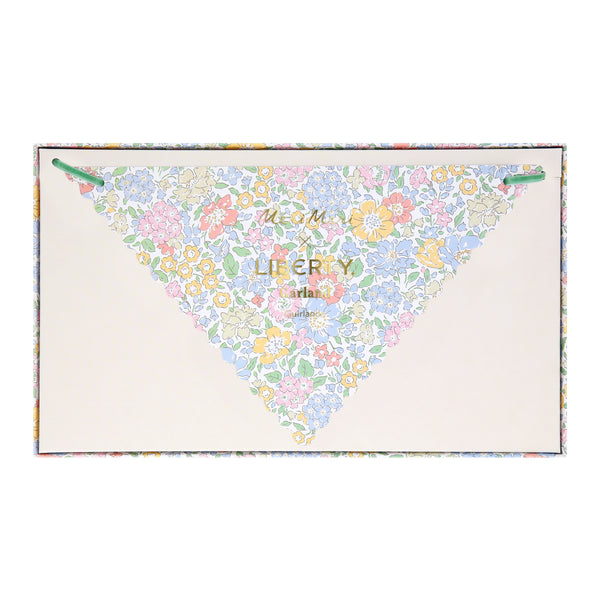 Use our party garland, with floral Liberty print designs and velvet embellishments, as part of your baby shower decorations. Image4