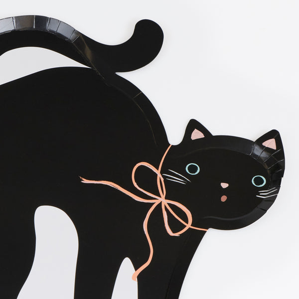Add playful fun to your Halloween party supplies with our special cat shaped paper plates, ideal for colour, character and style. Image3
