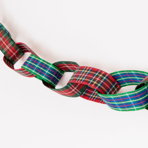 Our Christmas garland features tartan ribbon links, in classic festive colours, for a sophisticated decoration with a nod to nostalgia. Image4