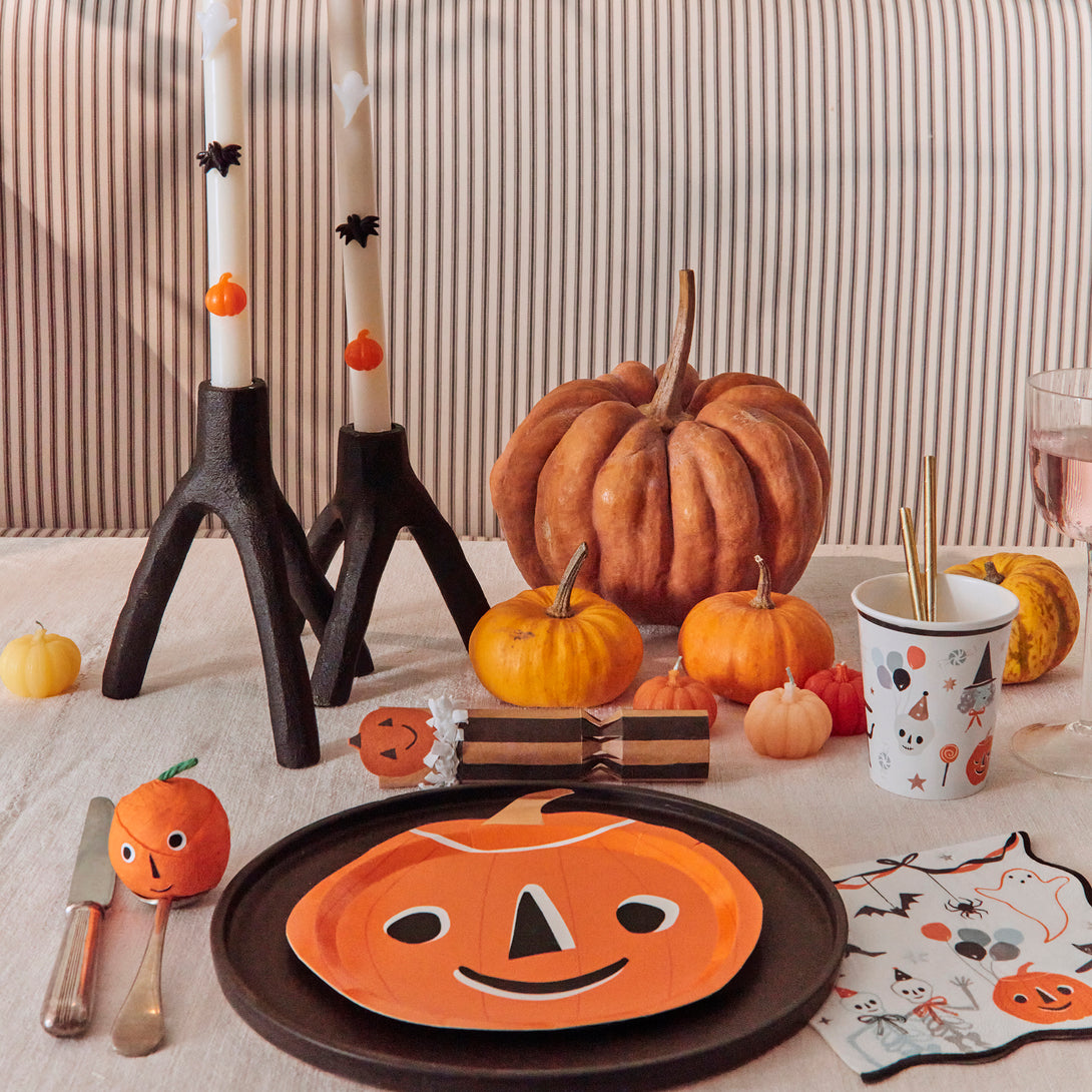 Make your Halloween party table look amazing with our decorative Halloween paper plates. Image2