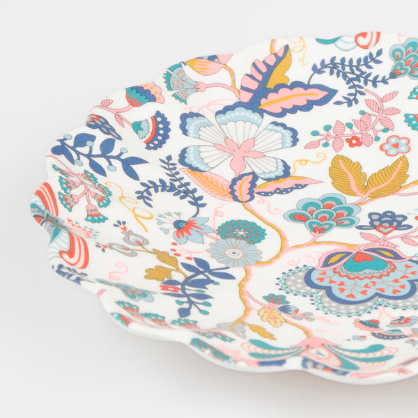 This melamine plate, in a small size, has a sophisticated Liberty print design and is reusable for party after party. Image3