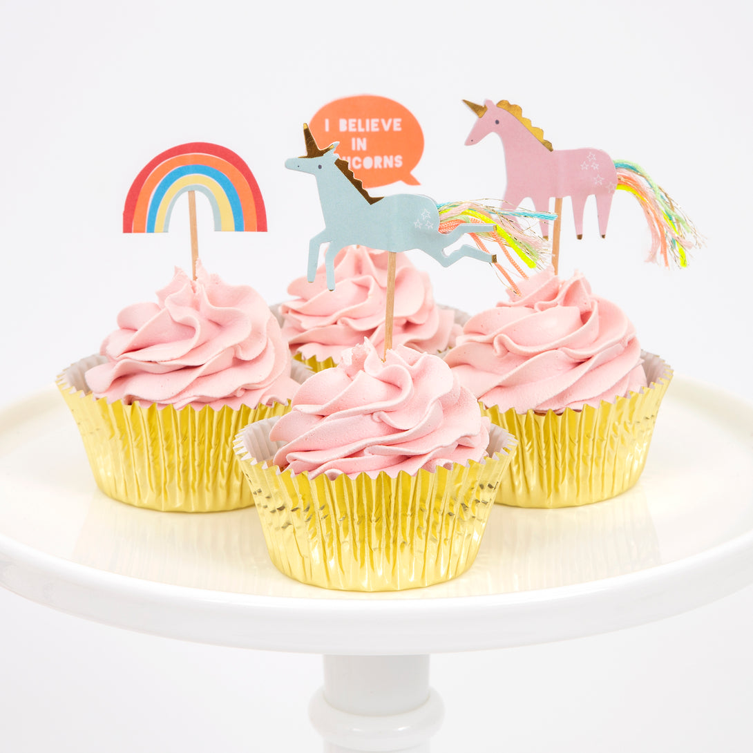 Our special unicorn party set includes lots of magical party supplies including a garland, plates, napkins, cupcake kit and party bags. 