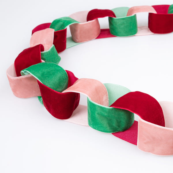 Add style to your Christmas hanging decorations with our garland made from soft luxurious velvet. Image3