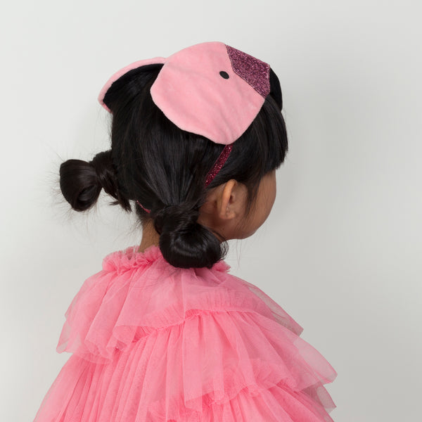 Our flamingo dress-up set includes a layered tulle winged cape and an exquisite headdress, ideal for Halloween, festivals, parties and playtime. Image3