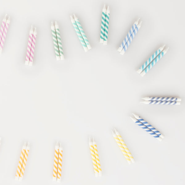 Our mini candles, striped candles with many colours, are perfect for cupcakes or for birthday cakes. Image4
