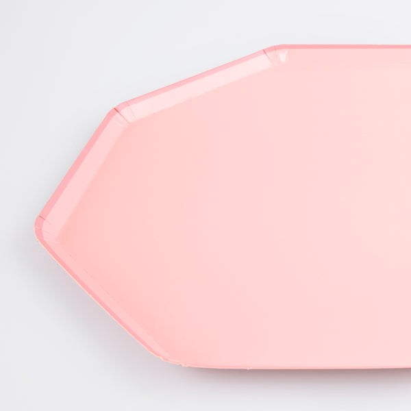 Our paper plates, in a dusky pink colour, are octagonal plates perfect for a dinner party. Image2