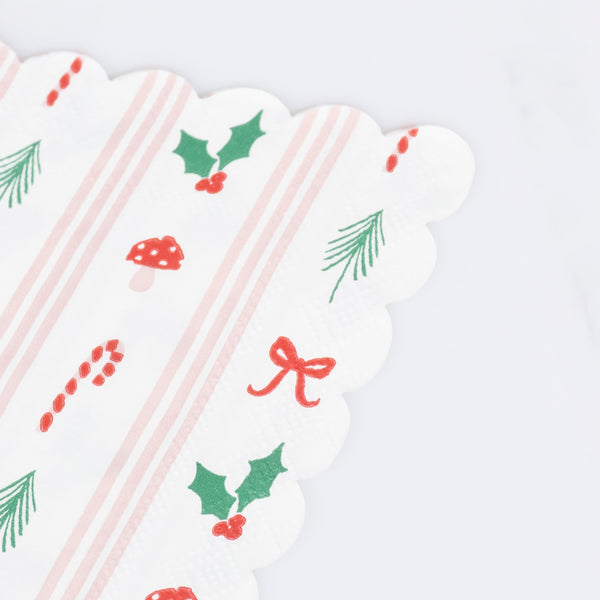 Our Christmas paper napkins, in a small size, are ideal for cocktail parties and festive meals. Image2