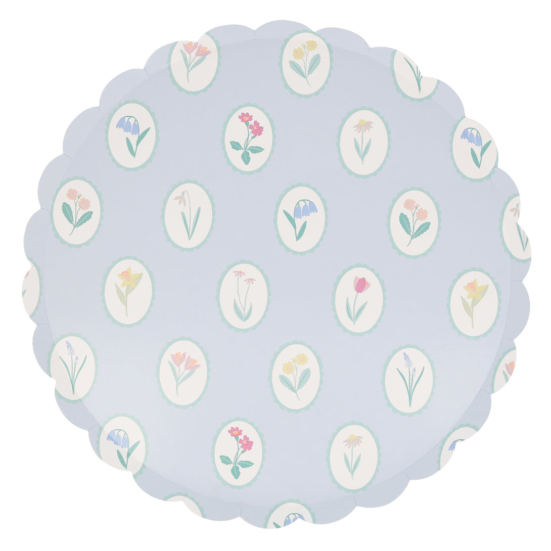 Our paper dinner plates are crafted in thick paper with a pretty floral design and pastel colours.