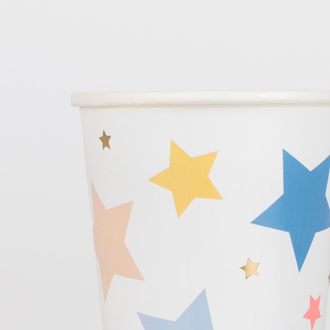 Have an amazing star party with our special star plates, star napkins and star cups and birthday crowns. 