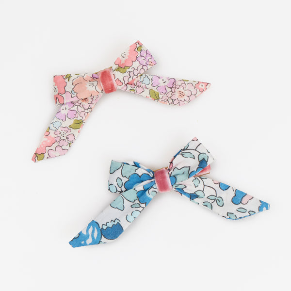 Make your hairstyle look amazing with our bow hair clips crafted from floral Liberty fabric. Image4