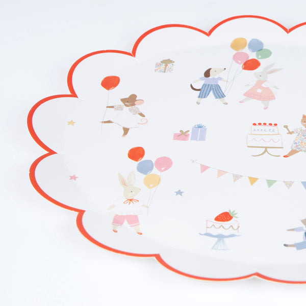 Our side plates, made from high-quality paper, feature adorable animals, shiny gold foil details and modern pops of red, ideal for baby showers. Image2