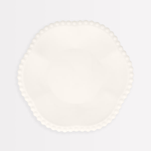 Our compostable side plates come in a natural colour with a stylish shape and decorated edge, perfect for a bridal shower or baby shower. Image1