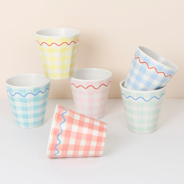 Our reusable cups feature a summery gingham design in six different colours, perfect to use as baby shower cups, birthdays for picnics. Image1
