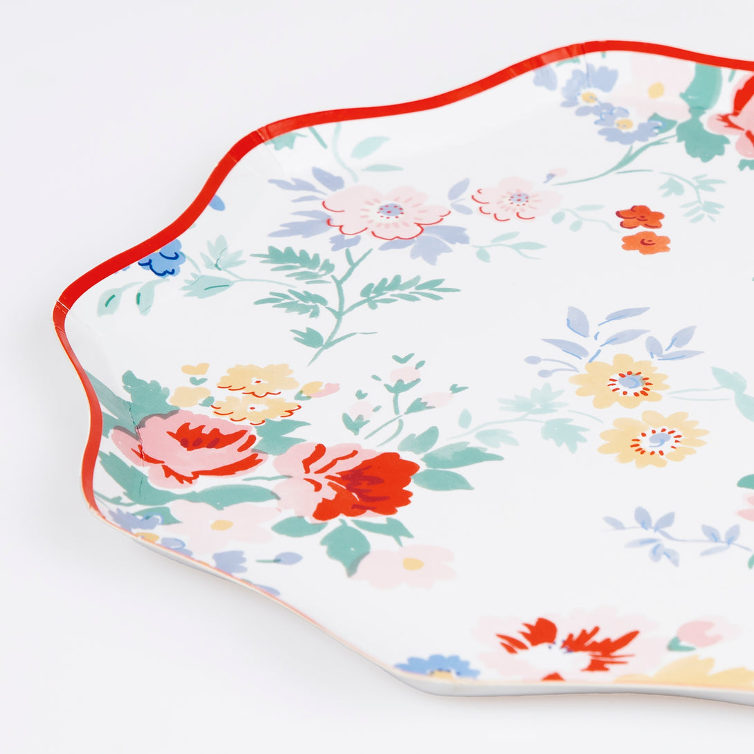 Our vintage floral side plates are ideal for a tableware setting for afternoon tea or a garden party.