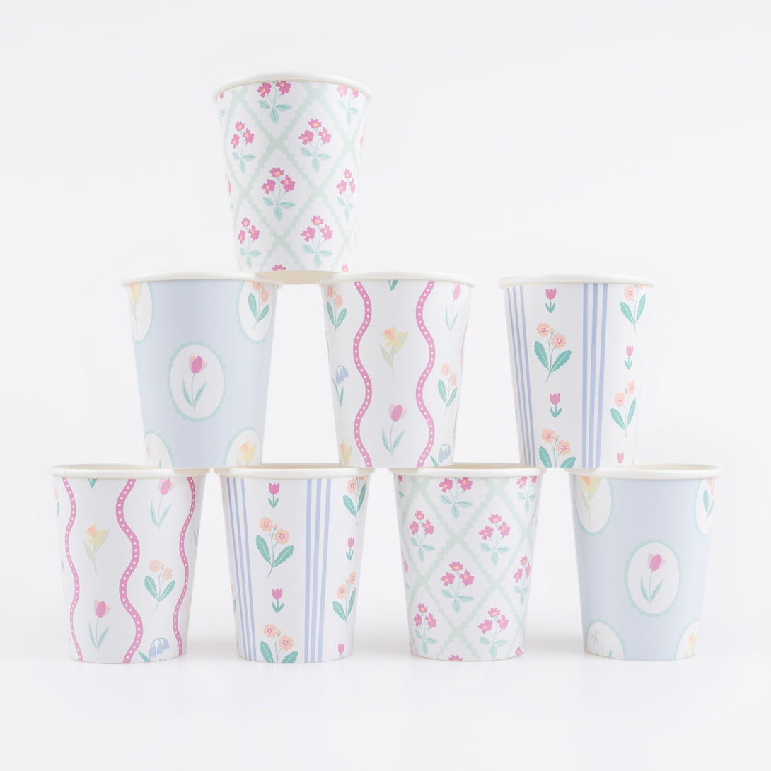 Our party cups, made from high-quality paper with pretty pastel floral designs, are perfect as garden party cups.