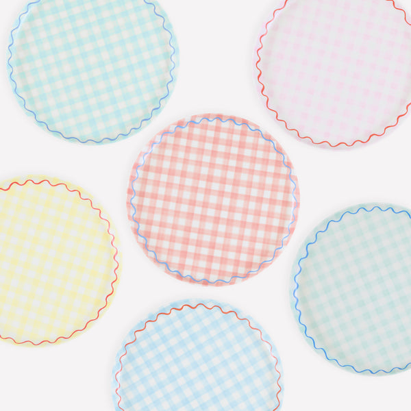 Our reusable plates feature a summery gingham print design in six pretty colours, ideal for picnics, garden parties, baby showers or birthdays. Image1