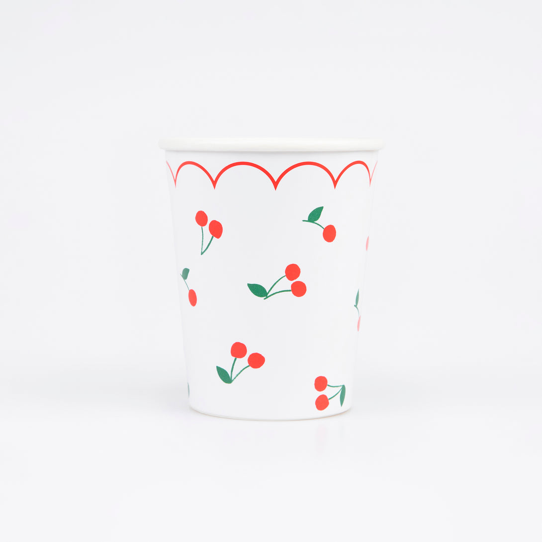 Serve hot or cold drinks in style with our paper cups with a summery cherry design. Suitable for adults and kids.