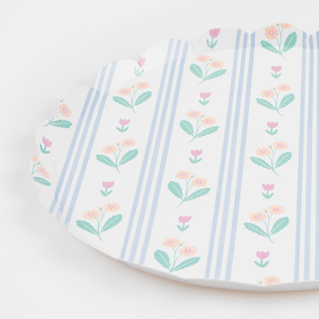 Our side plates, crafted in pastel colours with floral designs, are perfect for all stylish celebrations.