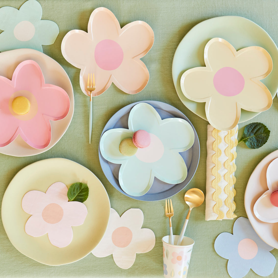 Our party napkins, in pastel colours and in a pretty daisy shape, will look amazing on your party table.