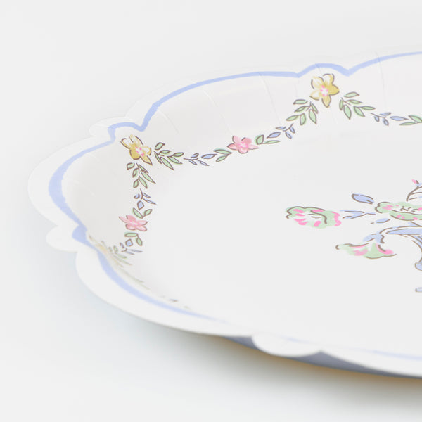 Our dinner plates, made from premium paper, feature a chintz floral border and urn, perfect for elegant meals. Image3