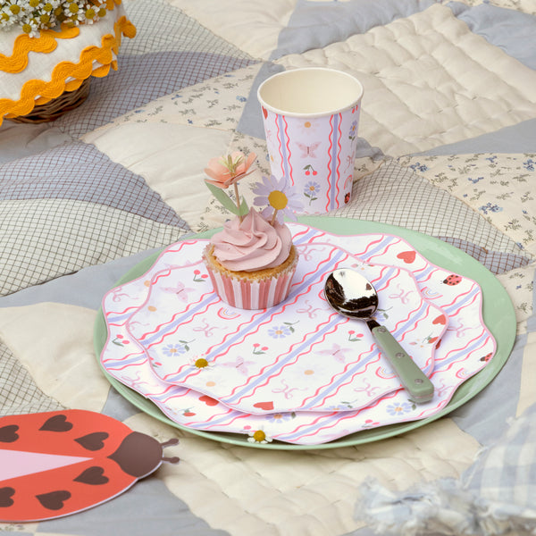 Our pretty paper plates, in a small side plate size, feature a charming textile-inspired design in soft pink, blue and red. Image2