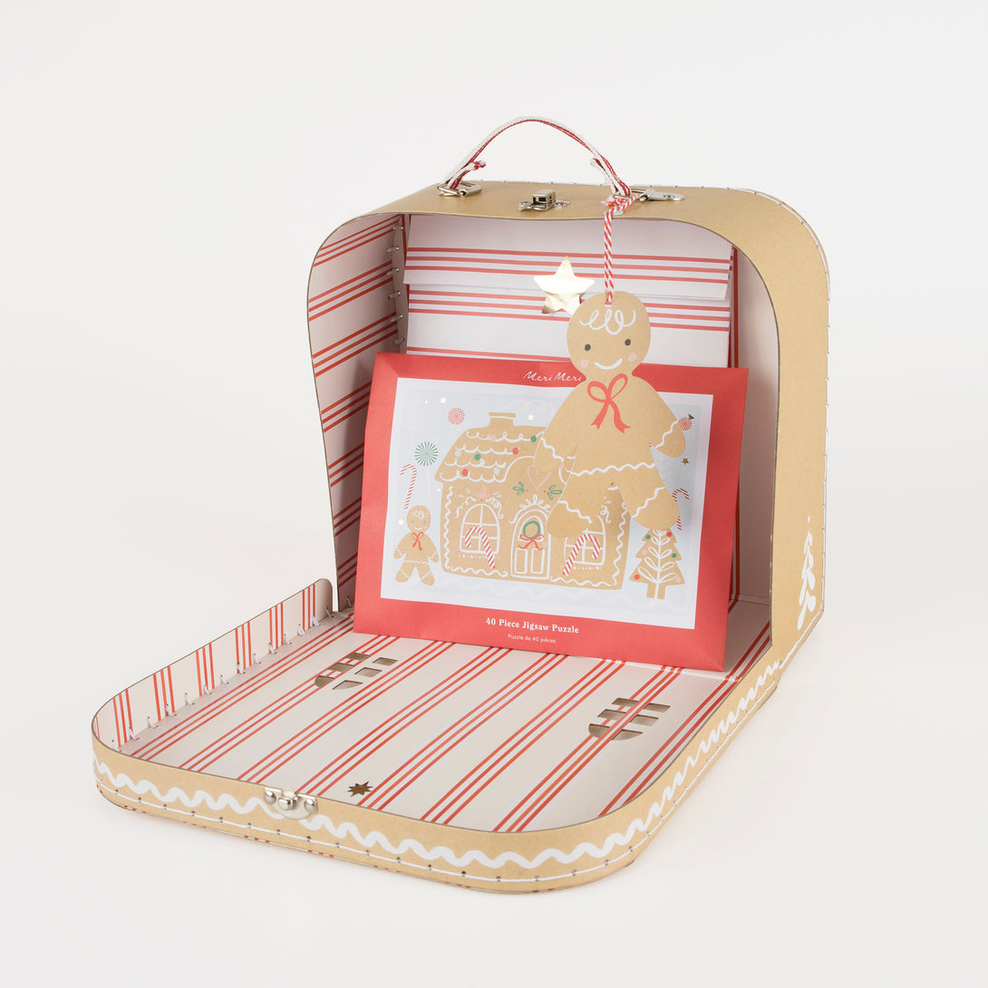 Our Christmas suitcase, in the shape of a gingerbread house, contains a colouring poster, stickers and a puzzle.