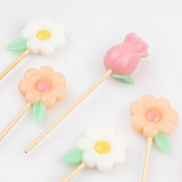 Use our pastel floral candles as birthday cake decorations for a pretty look. Image3