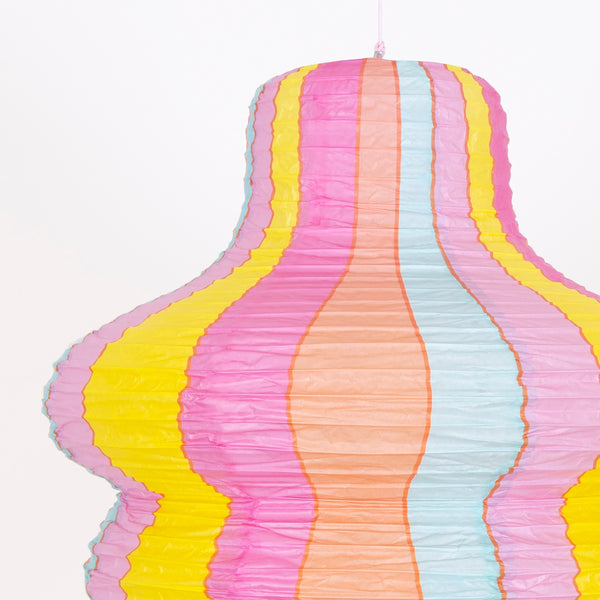 Our paper lanterns set, with 2 round laterns and 1 wavy lantern, feature vibrant flower designs, ideal for a groovy look. Image3