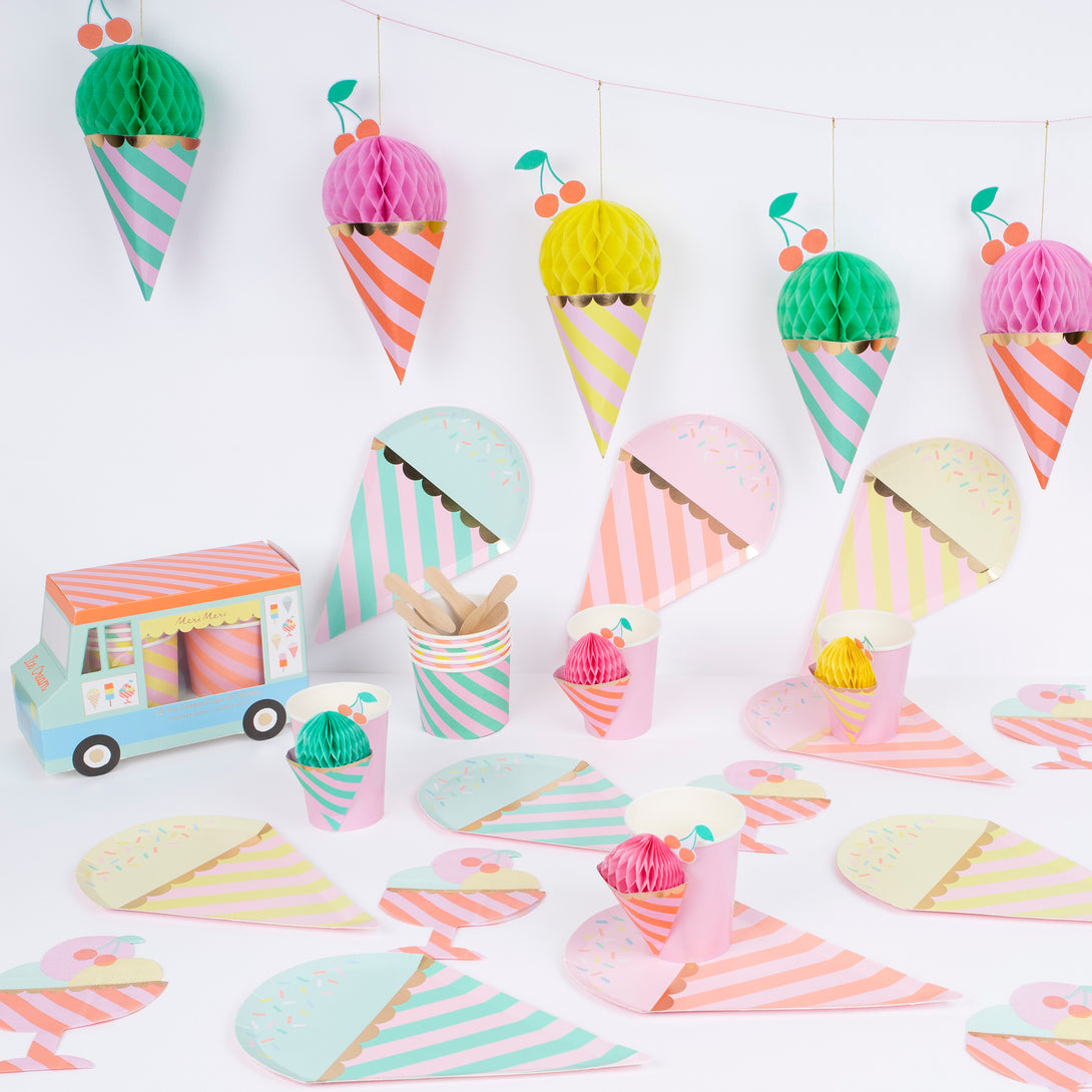 Our ice cream party set is ideal for celebrations with a summery vibe, includes tableware, ice cream tubs and spoons and a garland.  Image1