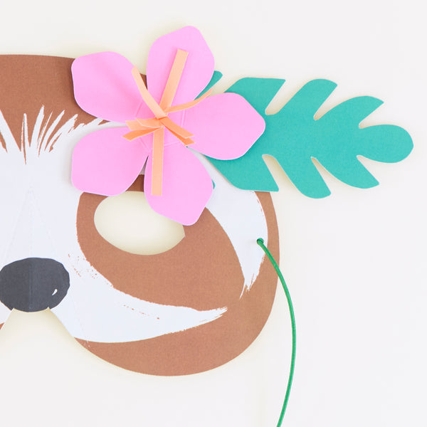 Make your guests look totally wild with our party masks, made from paper with embellishments, with four jungle animals. For ages 3+. Image3