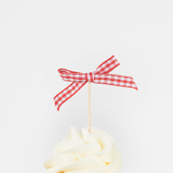 Your Valentine's cupcakes will look super sweet with our pink and red cake toppers and cupcake cases. Image6