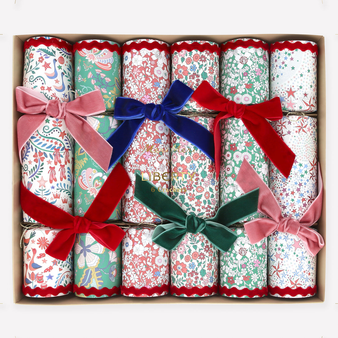 Make your Christmas dinner table look elegant with our luxury cracker with Liberty floral prints and velvet details, containing wonderful gifts. Image1