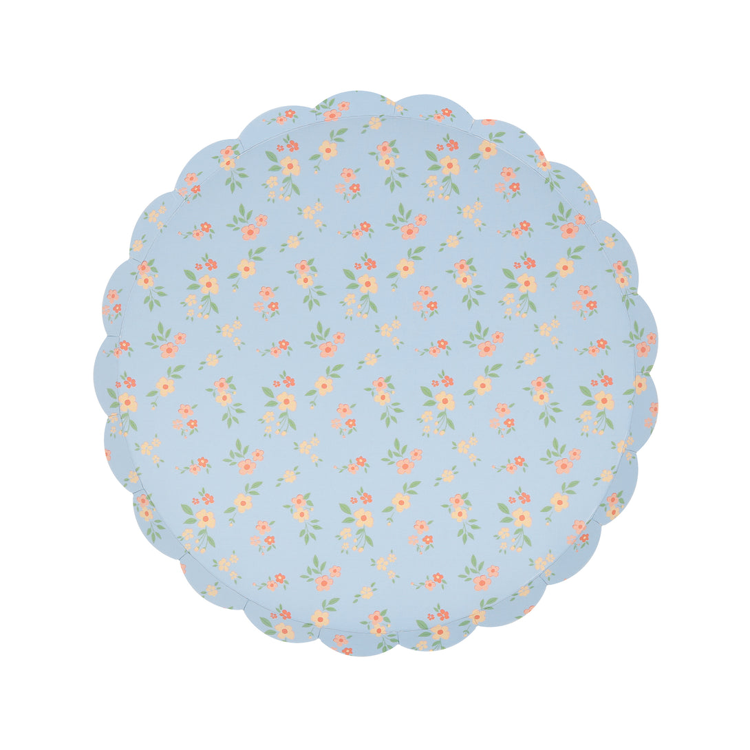 Use our pretty floral plates, made from high-quality paper, in a side plate size, for all your stylish parties.