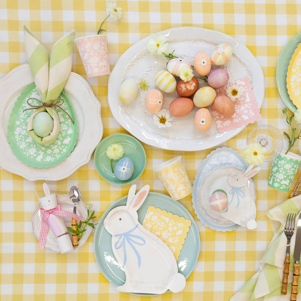 Add charm and style to your Easter tableware with our paper plates featuring a bunny with a blue bow, playful and refined. Image2